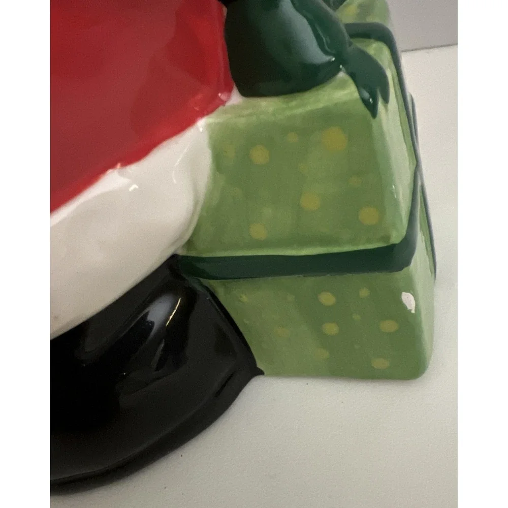 The Unbranded Brand santa right